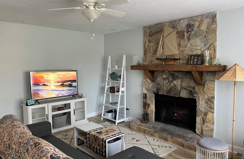 Pascagoula House | Charming 3-bedroom house in peaceful Pascagoula only a walk to the beach.