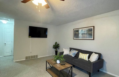 Rochester House | Charming 3-bedroom house with AC in lovely Rochester-Mayo Clinic