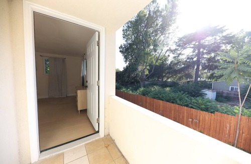Altadena House | Charming 3-bedroom house with huge backyard in Pasadena