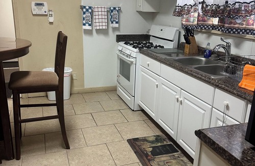 Washington Square House | Charming 3-bedroom house with AC and WiFi in welcoming Mobile