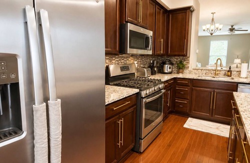 Aldie House | Charming 3-bedroom townhome in peaceful Aldie