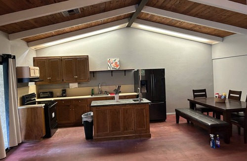 Bakersfield House | Charming 3-bedroom ranch house with AC in Bakersfield