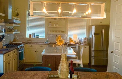 Gulfport House | CHARMING 3 BR COTTAGE STEPS TO BEACH. CLOSE TO CASINOS, AQUARIUM,GOLF,GRASS LAWN