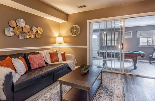 Northeast Alexandria House | Charming 3BR House | CozySuites | Pool Table