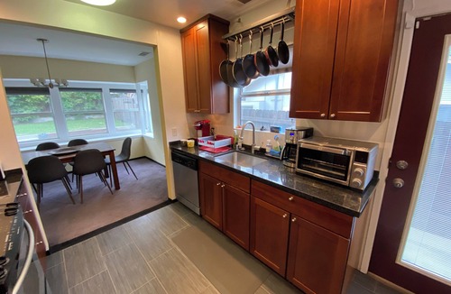Sherman Oaks House | Charming 3BR House in Prime Sherman Oaks Location