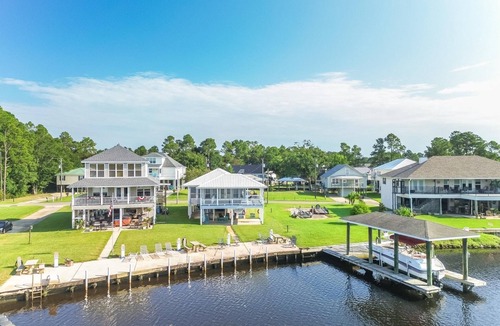 Kiln House | Charming 3BR River House w/Private Dock