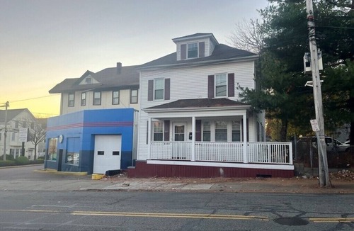 Mount Pleasant House | Charming 4-bedroom house close to Downtown Providence & nightlife on Atwells Ave