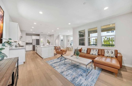 Mission Viejo House | Charming 4B3.5B｜Garage｜1st Floor Bedroom｜Flex-Lease｜Pet-Friendly #42594
