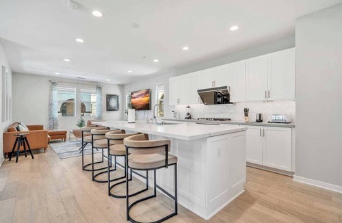 Mission Viejo House | Charming 4B3.5B｜Garage｜1st Floor Bedroom｜Flex-Lease｜Pet-Friendly #42594