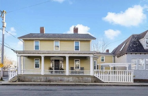 Top of the Hill House | Charming 5-bedroom coastal escape in historic Newport