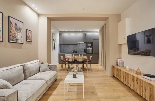 Saint-Vincent-de-Paul Apartment | Charming apartment - Center of Paris