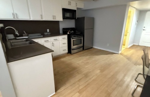 Downtown Los Angeles Apartment | Charming apartment in peaceful Los Angeles with refreshing AC