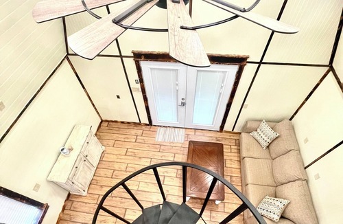 Brookhaven House | Charming barn with 1 bedroom and AC, WiFi in beautiful Brookhaven