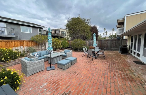 Pierpont Bay Cottage | Charming Beach Cottage Steps to the Sand Spacious Patio A/C