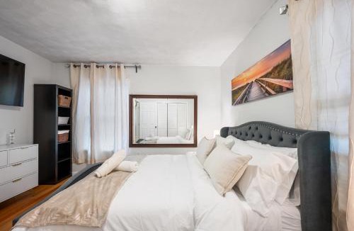 Revere Apartment | Charming Boston Retreat 3BR Parking Perfect for Families & Groups