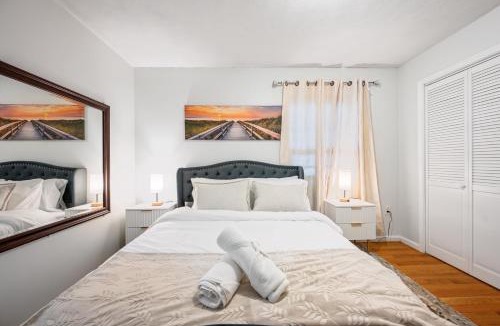 Revere Apartment | Charming Boston Retreat 3BR Parking Perfect for Families & Groups
