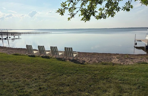 Richwood Cabin | Charming Cabin with Sandy and Shallow Shore, Perfect for Family Fun