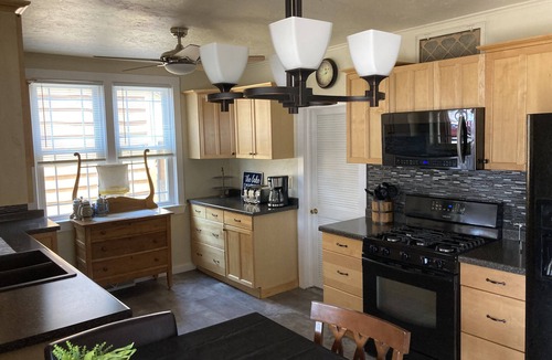 Krakow Cottage | Charming Cecil Cottage Next To Landing!