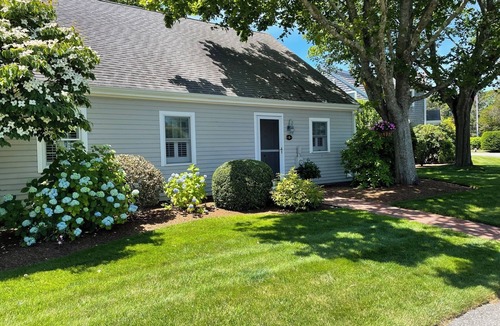 West Chatham Condo | Charming Chatham condo-Oyster Pond views, salt-water pool, tennis, water access