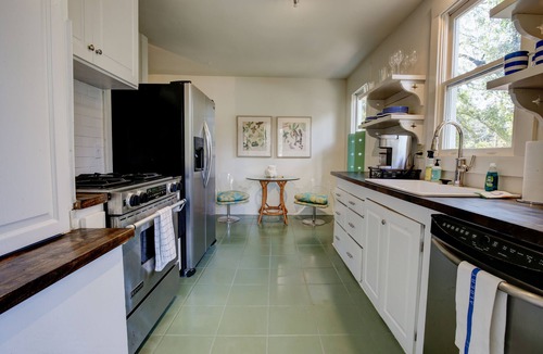 Fairhope Cottage | Charming Coastal Cottage in Fairhope, steps away from Mobile Bay