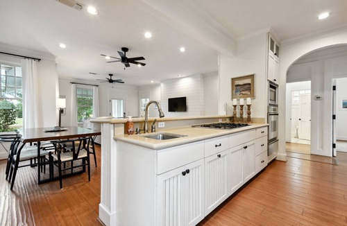 Gulfport House | Charming Cottage & Guest House 1 Block to Beach with Oaks and water views