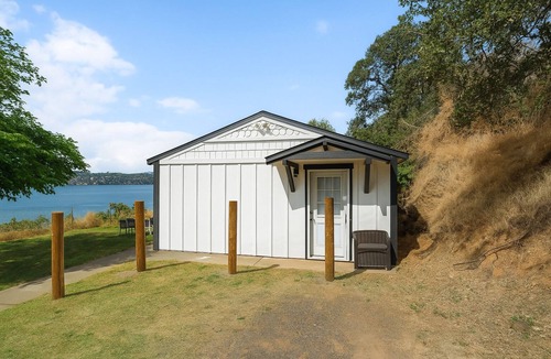 Wilbur Springs Cottage | Charming Cottage with Amazing View of Clear Lake