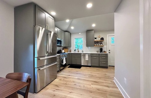 Leesburg's Old and Historic District House | Charming Cottage, Walk to Downtown, Porch Swings