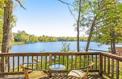 Eagle River Apartment | Charming, dog-friendly villa w/ fireplace, deck & views of Voyageur Lake!