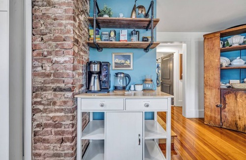 Jamestown Cottage | Charming & family friendly, walkable 3-bedroom cottage in Jamestown village