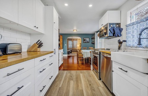 Jamestown Cottage | Charming & family friendly, walkable 3-bedroom cottage in Jamestown village