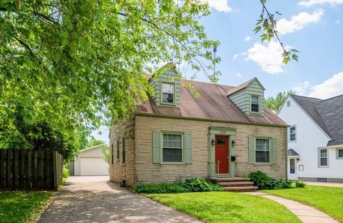 Menasha House | Charming Family Retreat-5 Min to Downtown Menasha