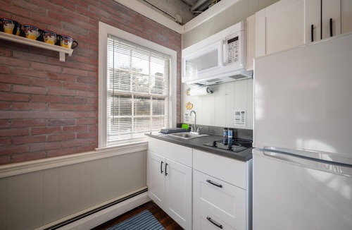Old Town Alexandria Apartment | Charming flat in the heart of Historic Old Town