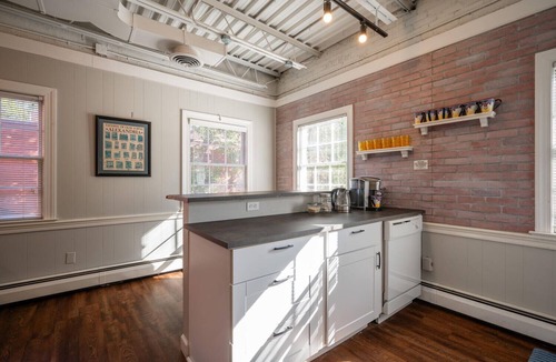 Old Town Alexandria Apartment | Charming flat in the heart of Historic Old Town