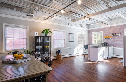 Old Town Alexandria Apartment | Charming flat in the heart of Historic Old Town