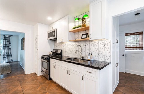 University Heights Apartment | Charming Hillcrest 2br Chef`s Kitchen + Fast Wifi
