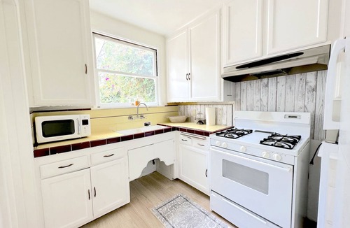 Tri-West House | Charming Home in Heart of WeHo Walking Distance from Coffee Shops and Bars