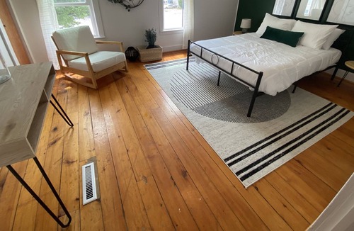 Gladstone House | Charming loft in downtown Gladstone