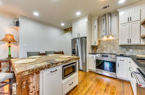New Roads Apartment | Charming Louisiana Getaway w/Furnished Balcony!
