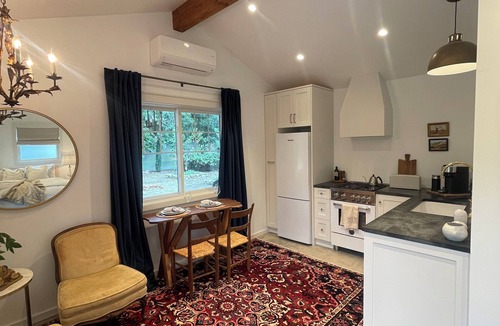 Ballard Cottage | Charming Luxury Studio Cottage in Lovely Ballard with all amenities