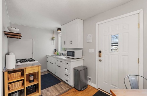 Southwest Minneapolis House | Charming Minneapolis 1BR | Balcony & Parking
