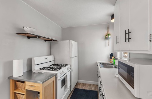 Southwest Minneapolis House | Charming Minneapolis 1BR | Balcony & Parking