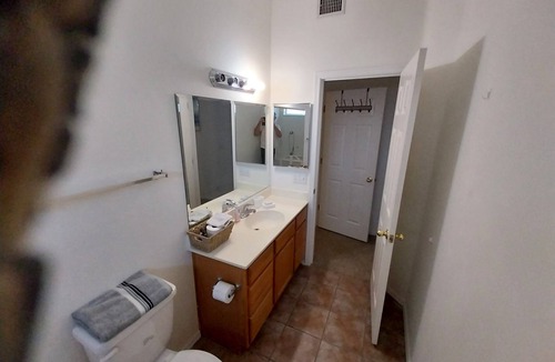 Pomerene House | Charming, Modern, Stylish 4-bedroom house with AC 1 mile off Interstate 10