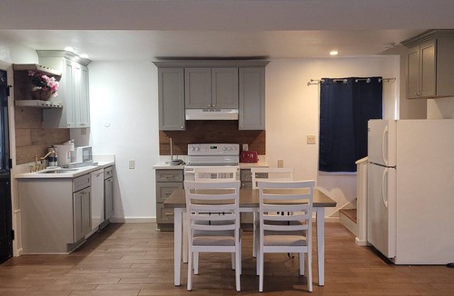 Broadmoor Apartment | Charming one-bedroom apartment in Historic Uptown New Orleans w/Wi-Fi, AC, Hulu