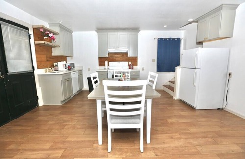 Broadmoor Apartment | Charming one-bedroom apartment in Historic Uptown New Orleans w/Wi-Fi, AC, Hulu