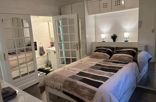 Saint-Vincent-de-Paul Apartment | Charming Parisian pied-à-terre!