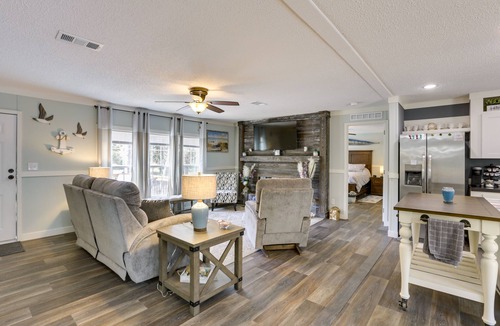 Perry House | Charming Perry Home ~ 2 Mi to the Gulf!
