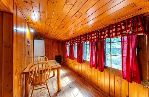 Ely Cabin | Charming Pet-Friendly Cabin in Ely, Ideal for Getaways to Nature in Minnesota
