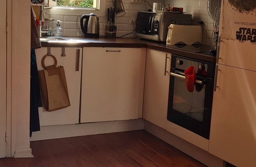 Quartier des Grandes-Carrieres Apartment | CHARMING & QUIET in MONTMARTRE 3 bedrooms (only 2 after sept 1st) 2 bathrooms.