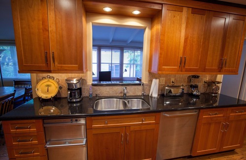 Samarkand House | Charming, Recently Updated, Air Conditioned, Pet Friendly, Santa Barbara Home