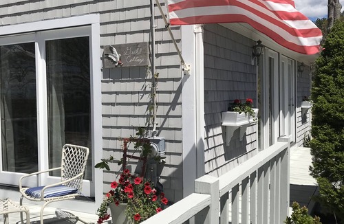 West Falmouth Cottage | Charming saltbox cottage-minutes to bike path, dock and beach